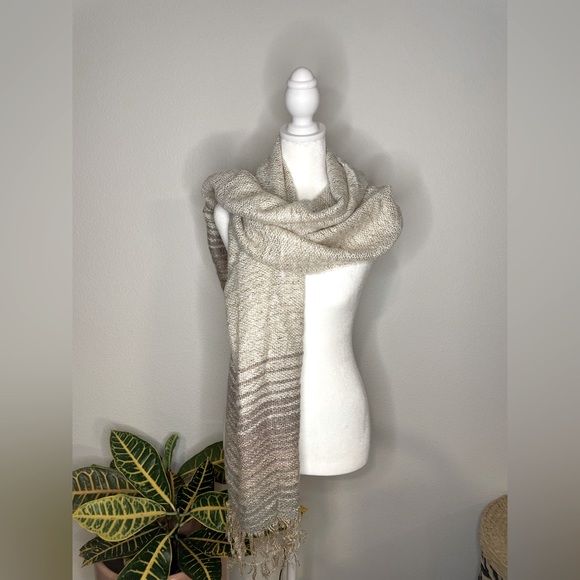 Knitted Stripped Blanket Scarf with Tassels EUC - Picture 3 of 4